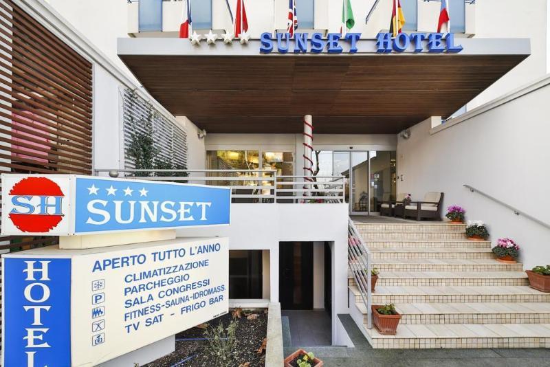 Hotel Sunset Rimini Exterior photo